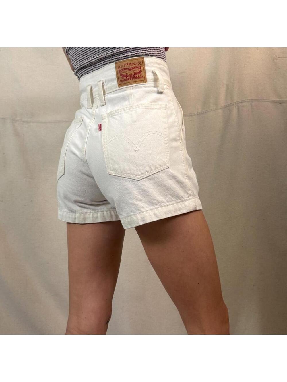 Levi’s White High-Rise Pleated Shorts – Size 2